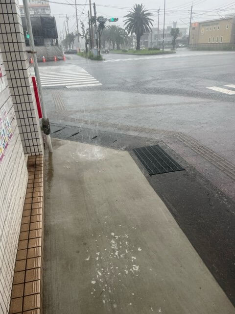 【高城駅前店】突然の雷雨にご注意を！